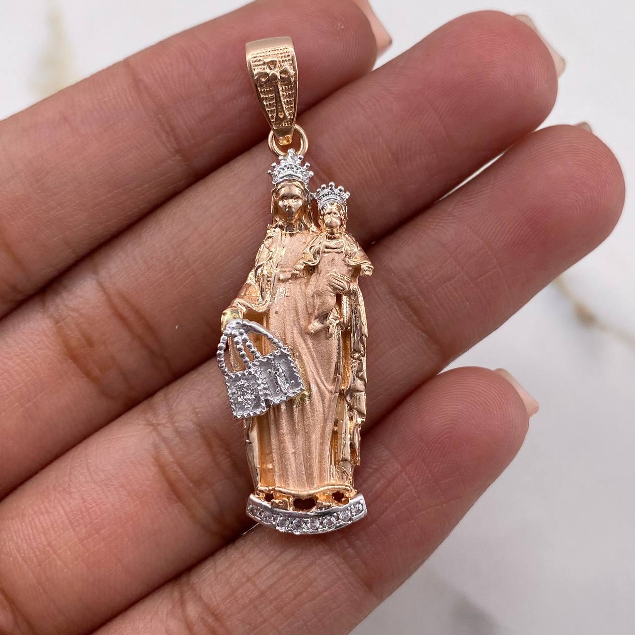 Dije Virgen Del Carmen 6.2gr / 4.3cm / Circones Blancos Dos Oros Blanco Rosa $