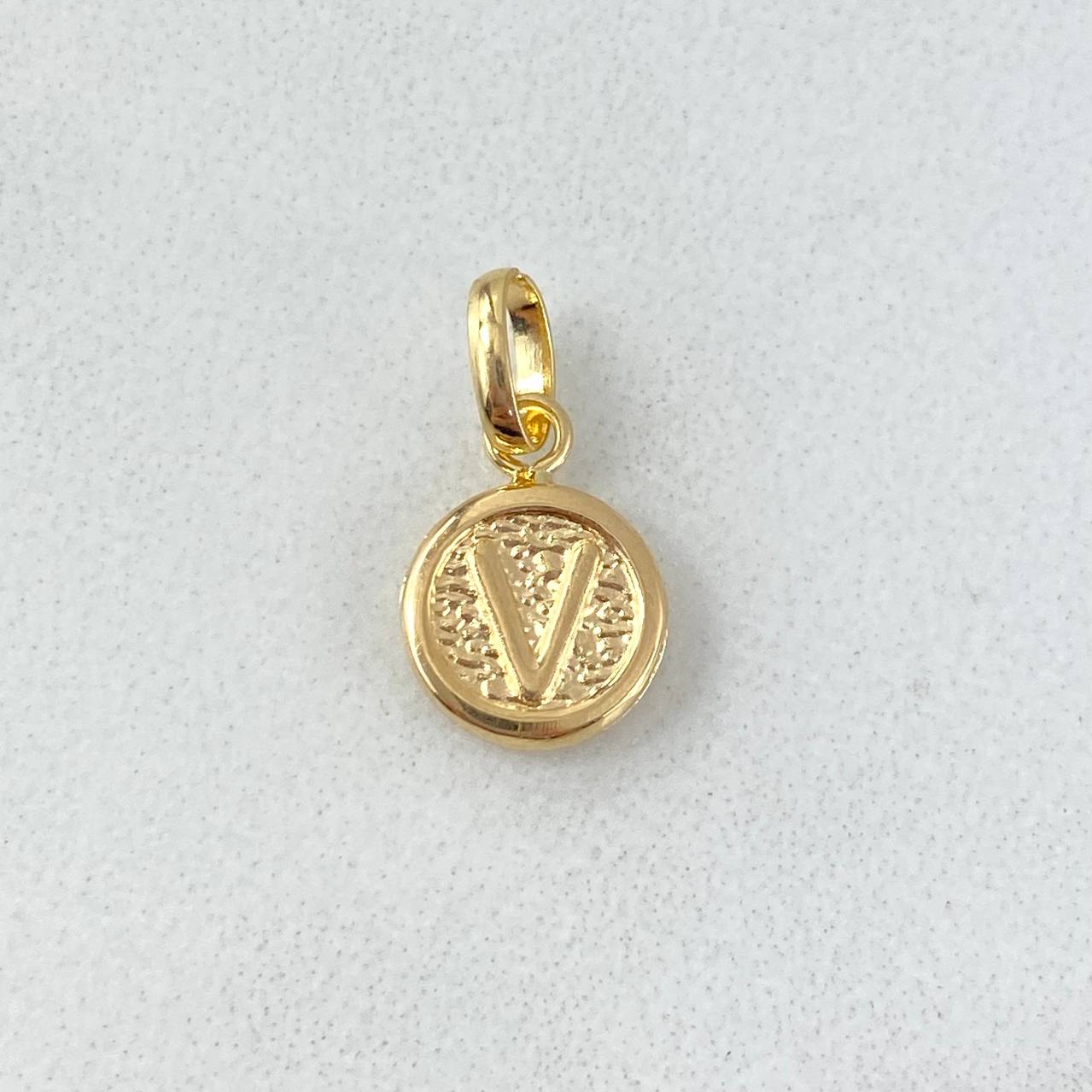 Dije Letra V 0.35gr / 1.4cm / Liso Oro Amarillo &