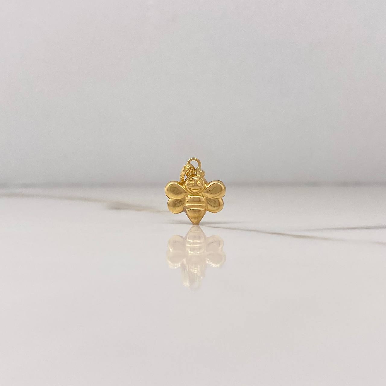 Dije Abeja 0.6gr / 1.7cm / Troquelado Oro Amarillo $