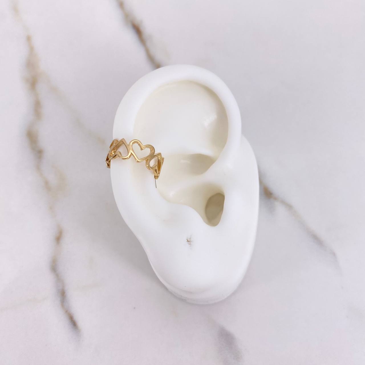 Piercing Earcuff Simulador 1.45gr / 1.4cm / Corazones Oro Amarillo (Joya) $