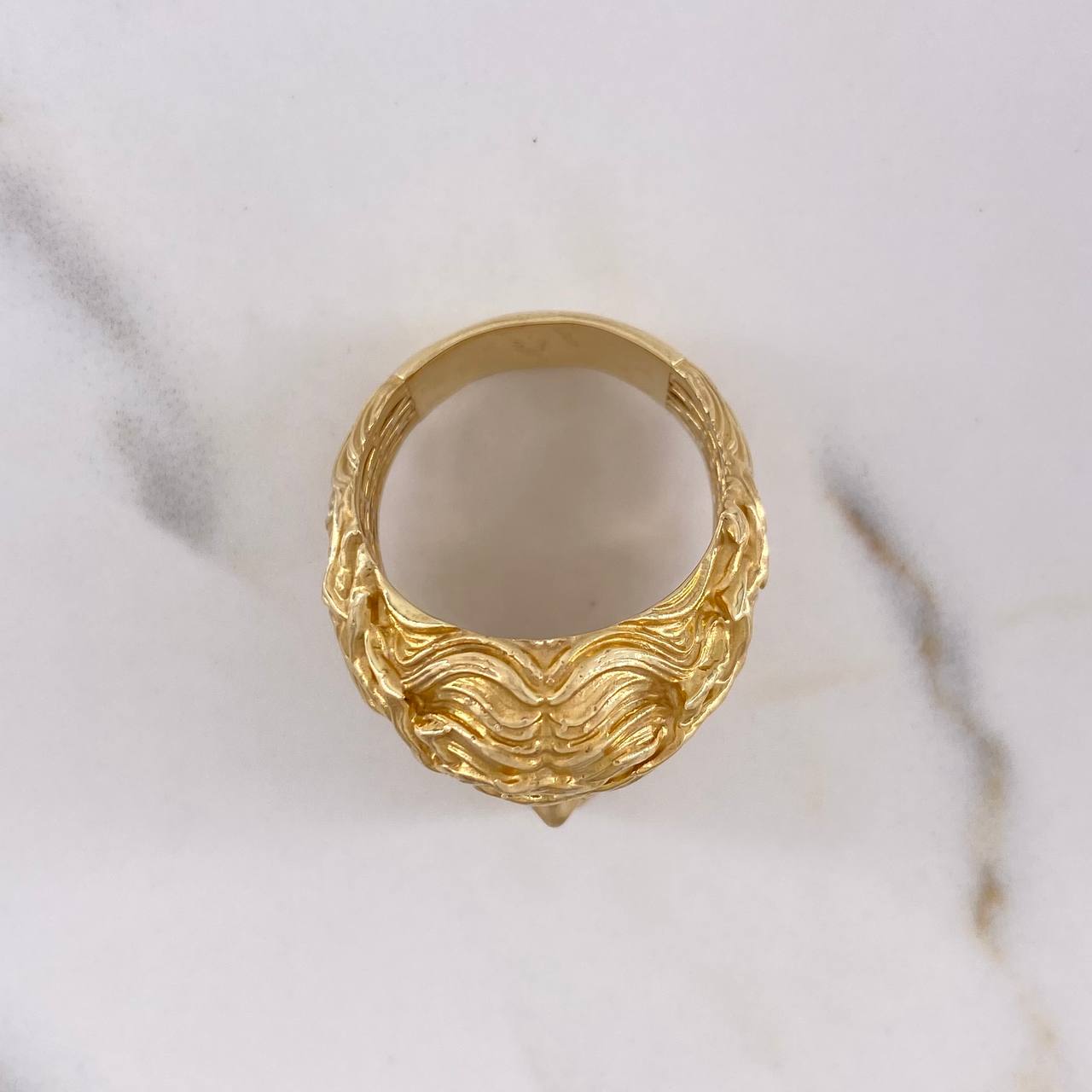 Anillo Rostro Cristo 13.15gr / T11 1/4 / Circones Blancos Oro Amarillo $