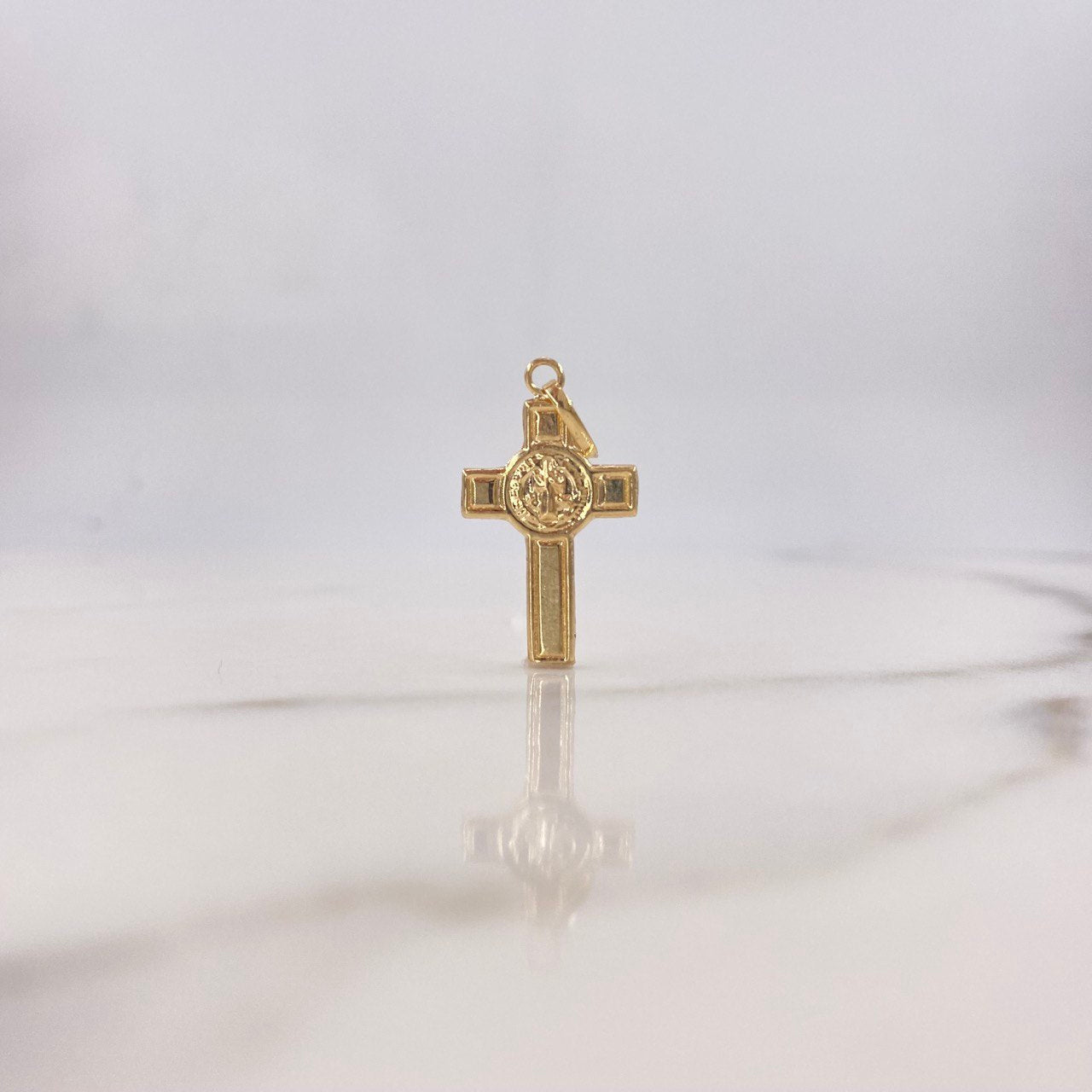 Dije Cruz 0.75gr / 2.5cm / Cisto Virgen Maria Oro Amarillo $