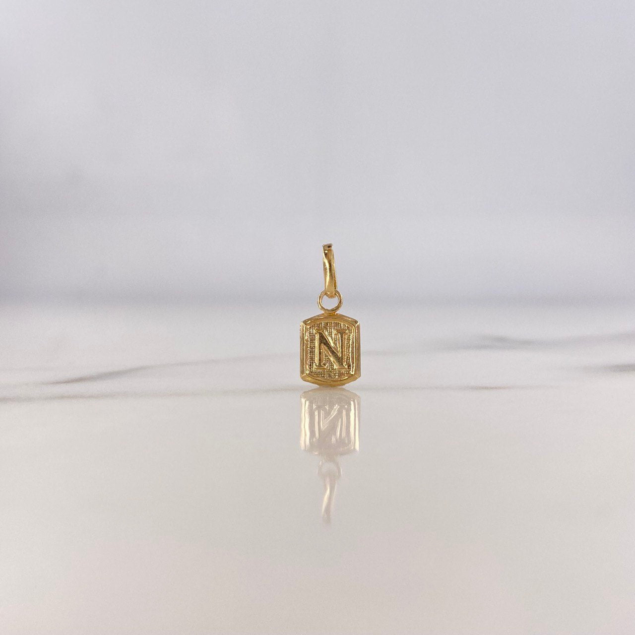 Dije Marco Letra N 0.4gr / 1.5cm / Liso Oro Amarillo $