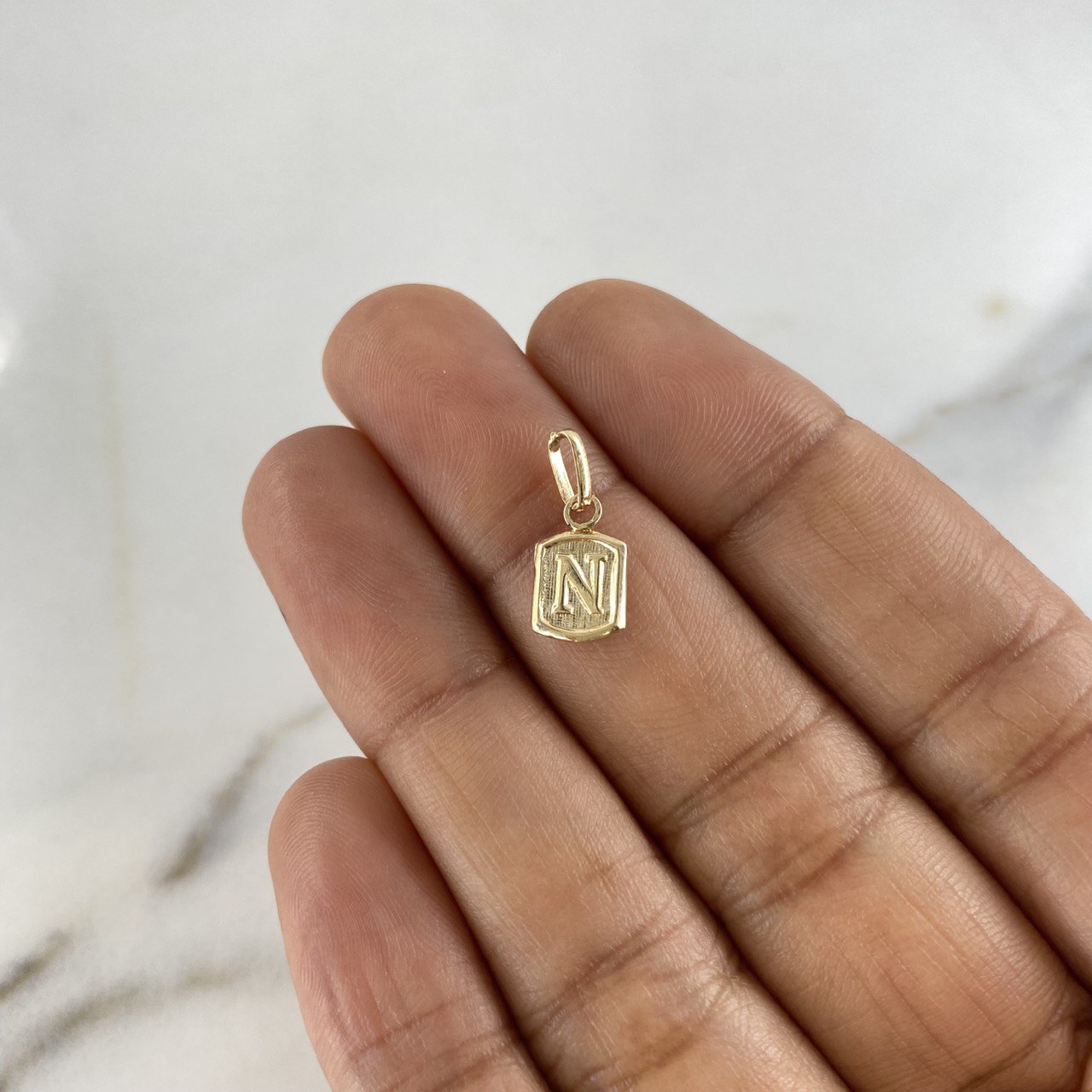 Dije Marco Letra N 0.4gr / 1.5cm / Liso Oro Amarillo $