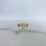 Anillo Solitario Churumbela 3.45gr / T7 1/2 / Circones Blancos Oro Amarillo &