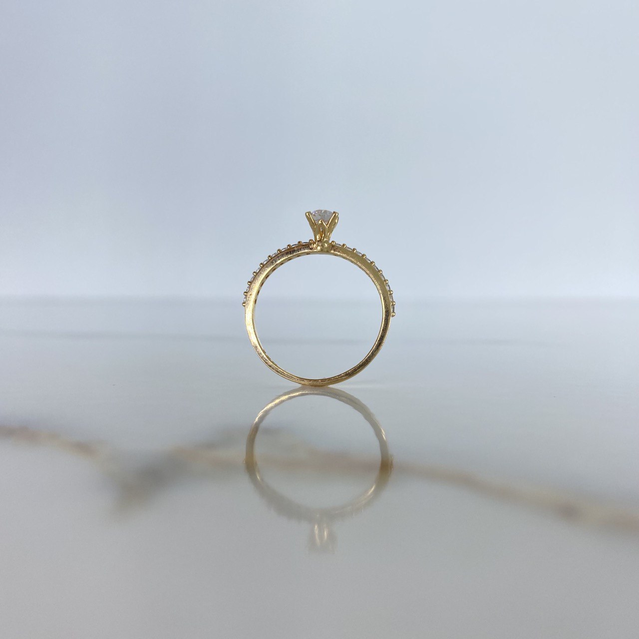 Anillo Solitario Churumbela 1.75gr / T6 1/4 / Circones Blancos Oro Amarillo &