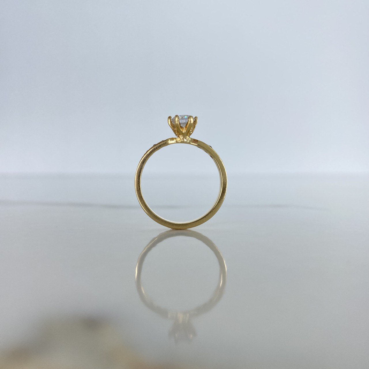 Anillo Solitario 2.8gr / T6 / Circones Blancos Oro Amarillo &