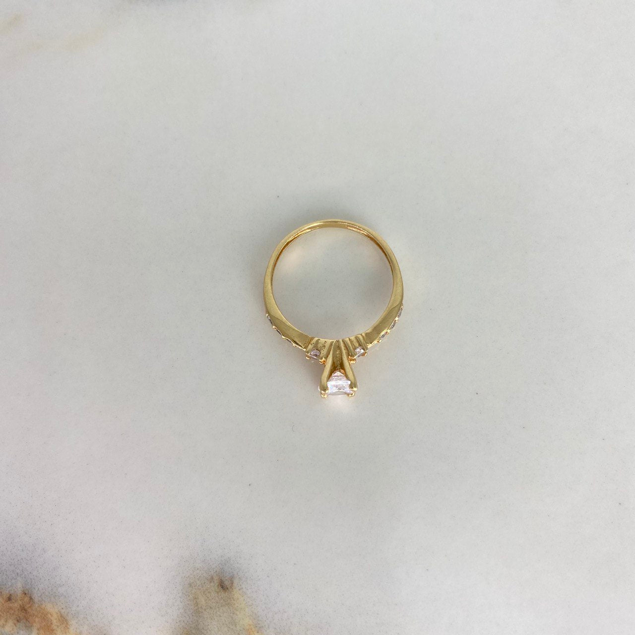 Anillo Solitario Churumbela 1.9gr / T5   / Circones Blancos Oro Amarillo &