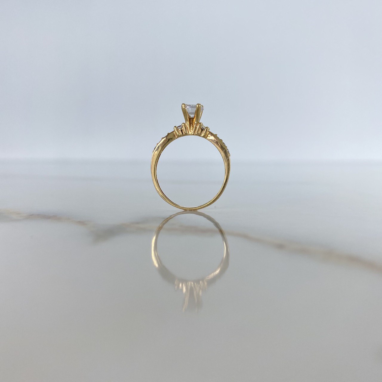 Anillo Solitario Churumbela 1.9gr / T5   / Circones Blancos Oro Amarillo &