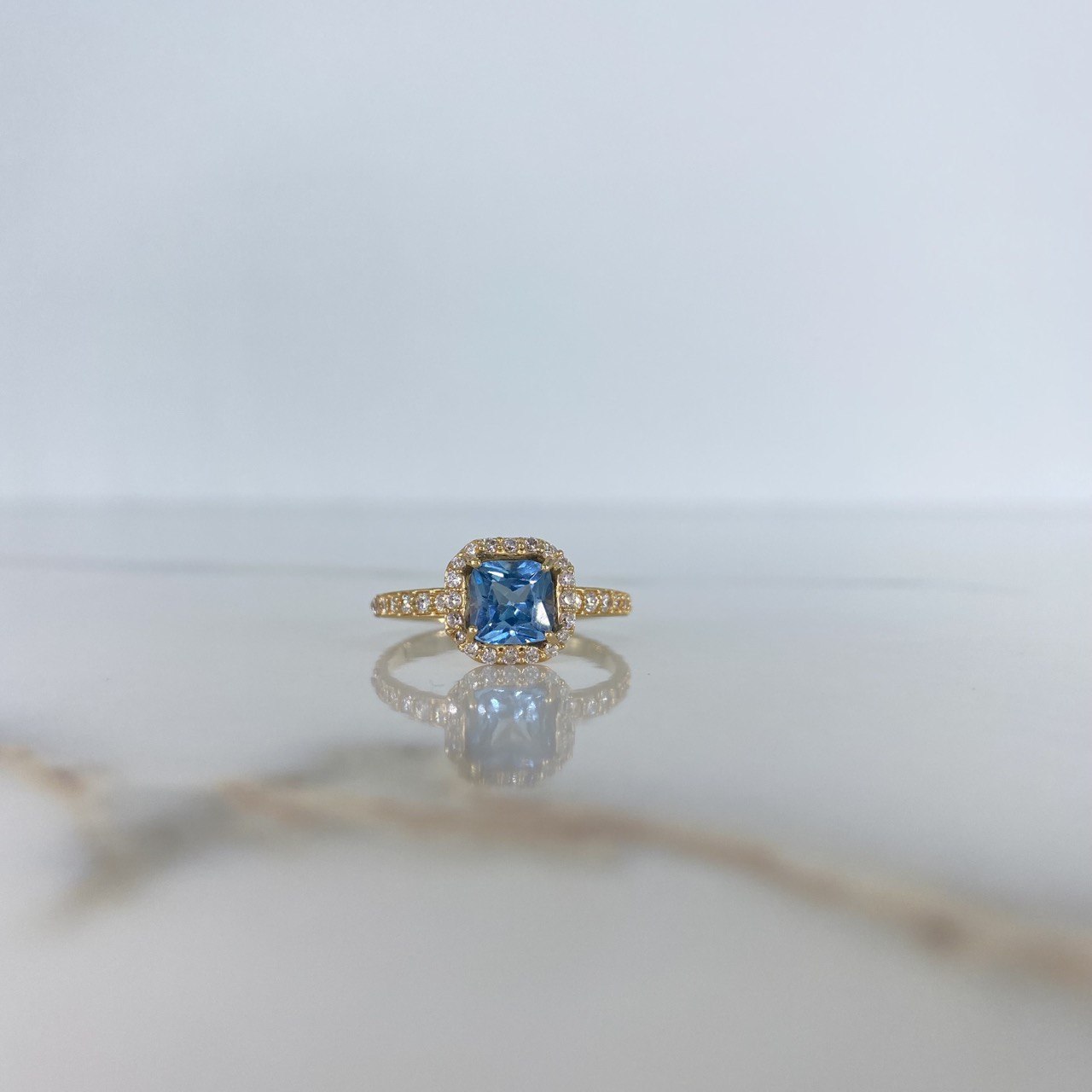 Anillo Solitario Halo 3.25gr / T8 1/4 / Circones Blancos Azul Oro Amarillo