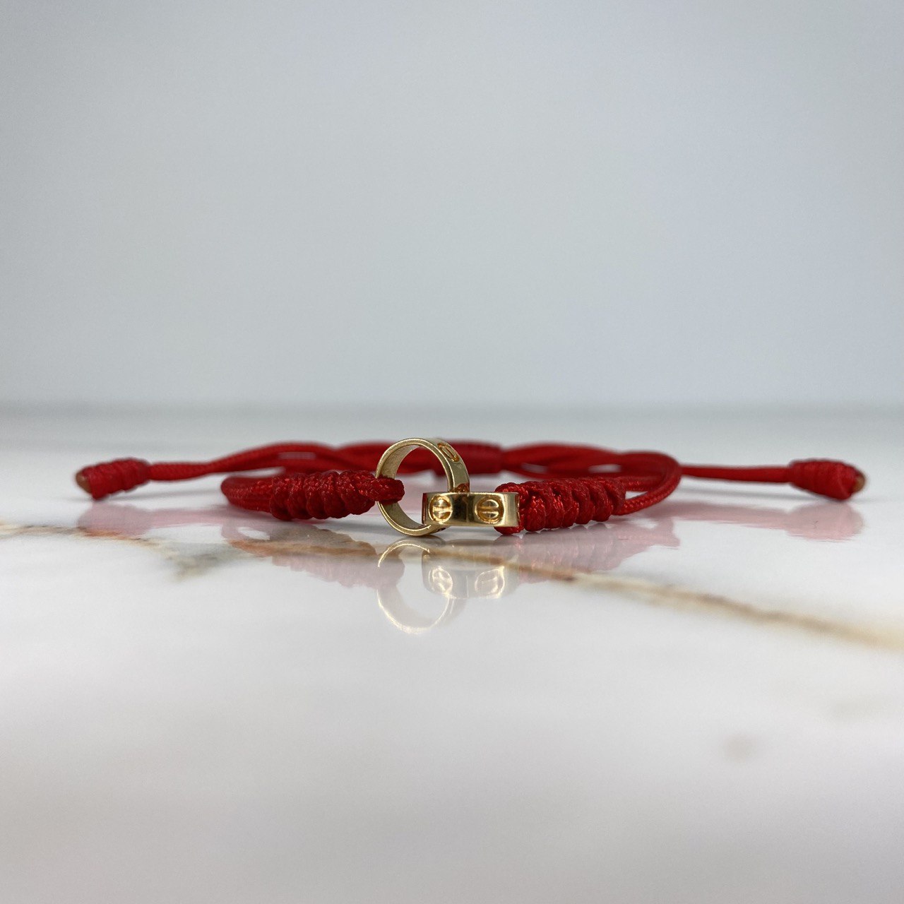 Pulsera Tejida Roja Argollas Tornillos 1.4gr / Oro Amarillo &