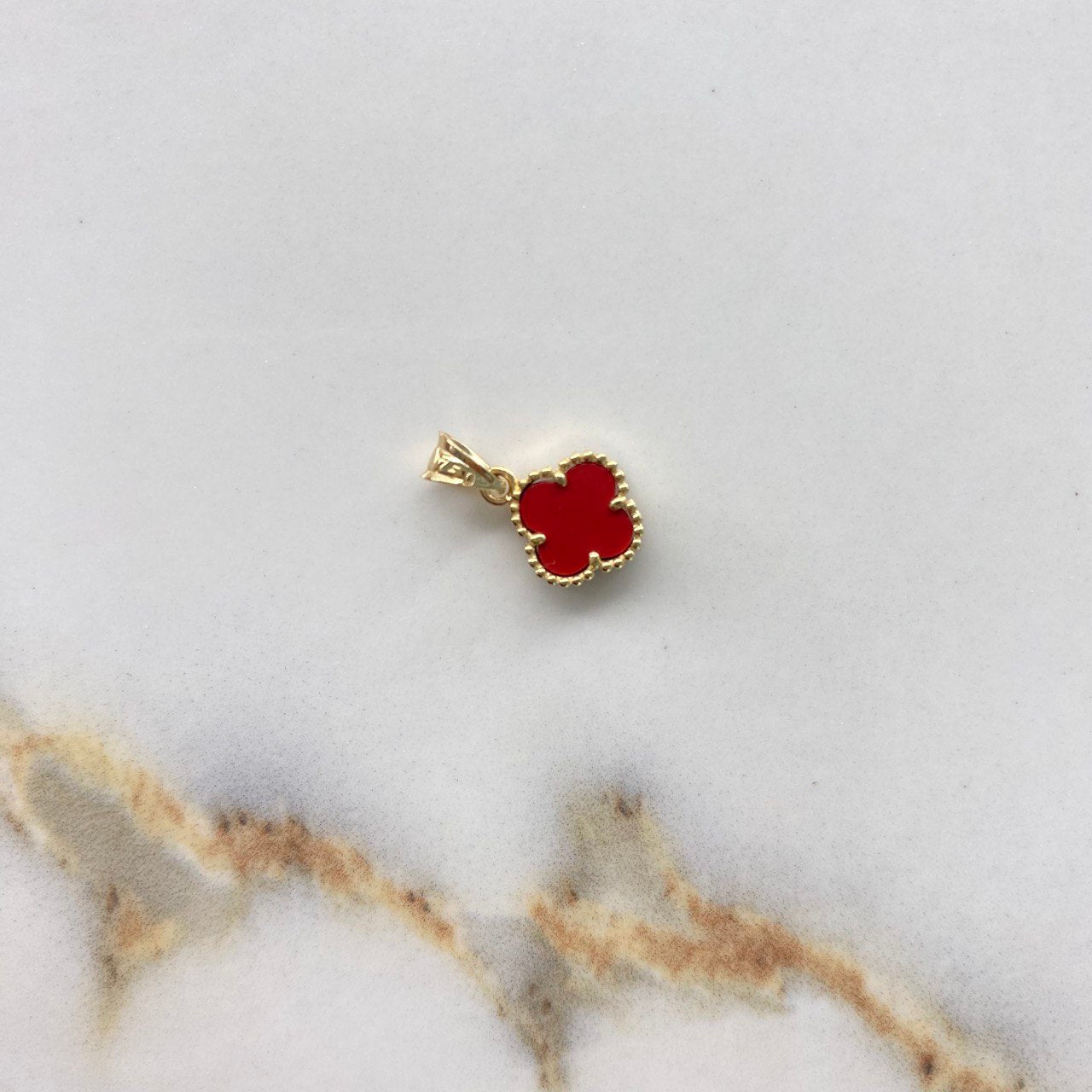 Dije Trebol VCyA 0.9gr / 1.5cm / Agata Roja Oro Amarillo +4 $