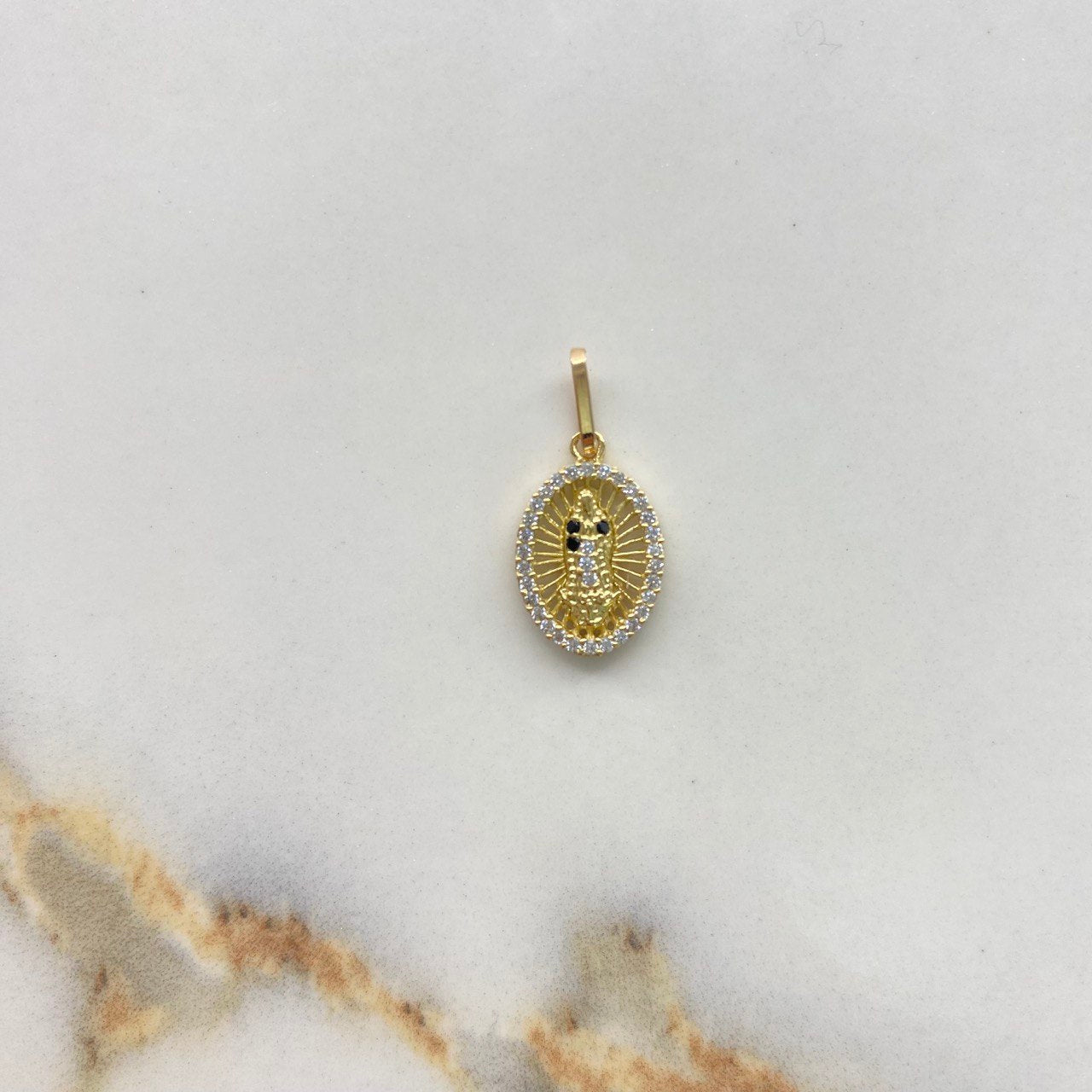 Dije Virgen De Guadalupe 1.15gr / 2cm / Circones Negros Blancos Oro Amarillo &