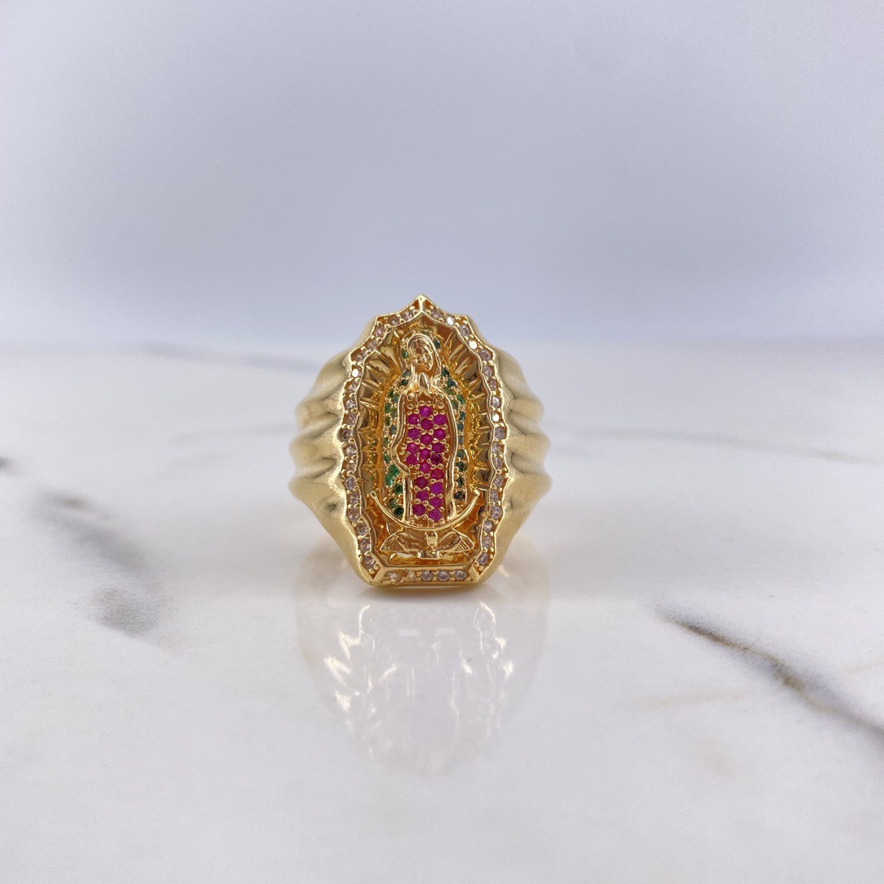 Anillo Virgen Guadalupe 12.4gr / T12 1/4 / Circones Blancos-Fucsias-Verdes Oro Amarillo $