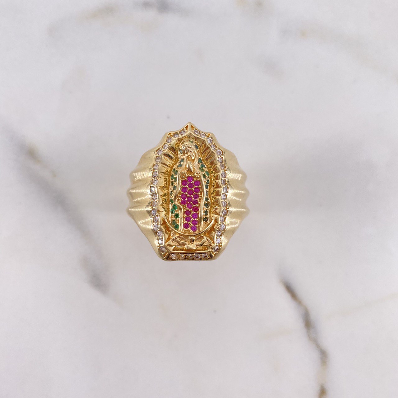 Anillo Virgen Guadalupe 12.4gr / T12 1/4 / Circones Blancos-Fucsias-Verdes Oro Amarillo $