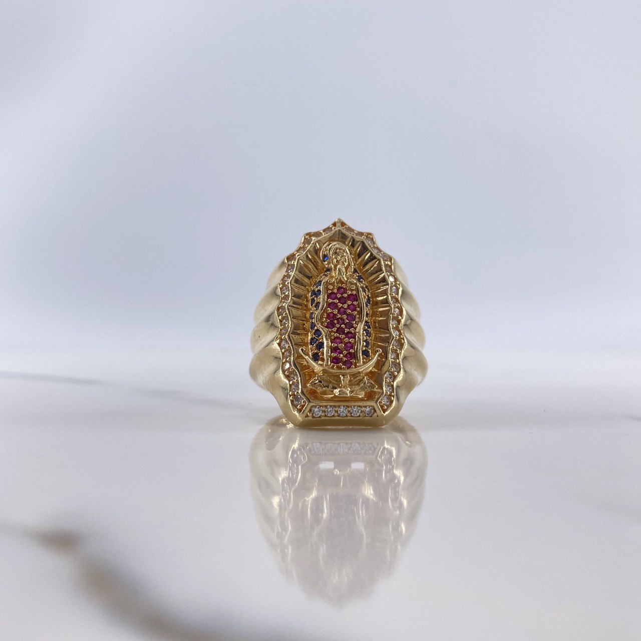 Anillo Virgen Guadalupe 11.8gr / T7 3/4 / Circones Azules-Blanco-Fucsias Oro Amarillo $