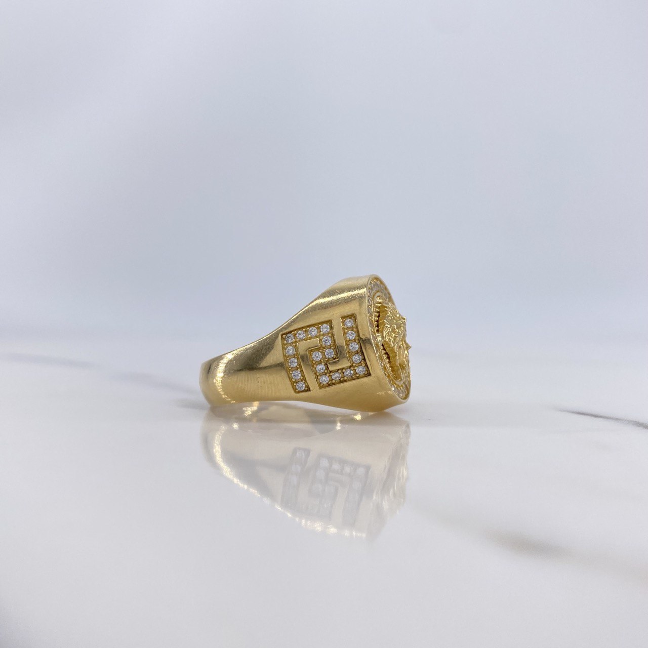 Anillo Medusa Tribal 9.35gr / T8 3/4 / Circones Blancos Oro Amarillo $