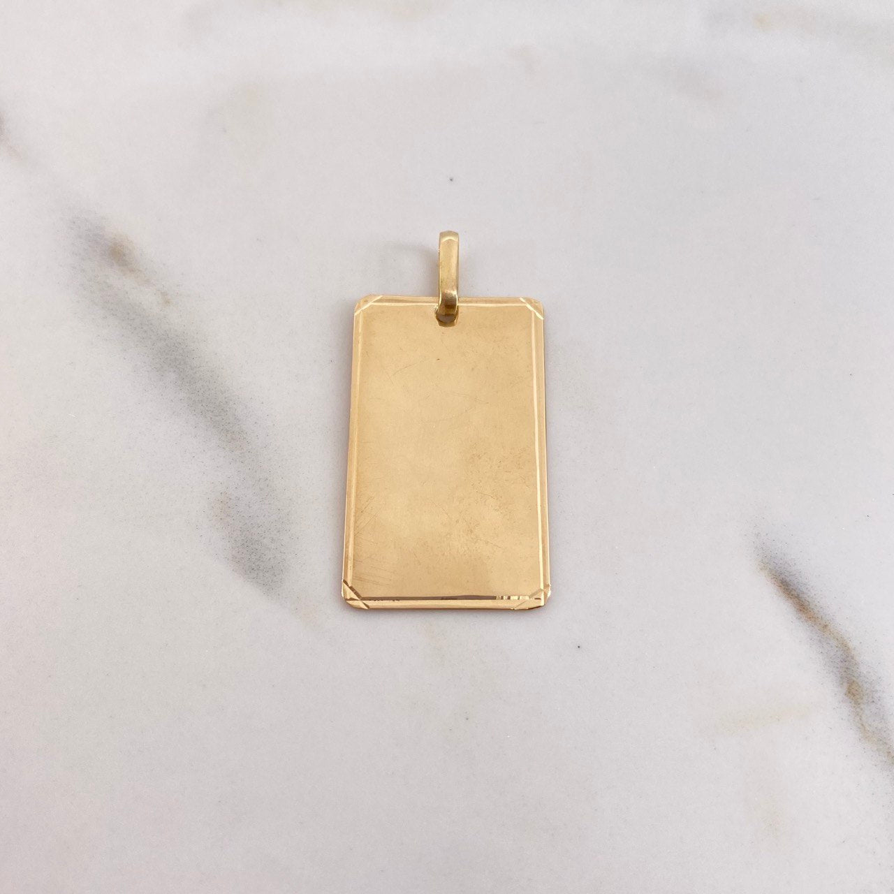 Dije Placa Rectangular Lisa 3.05gr / 3.5cm / 18mm*30mm Bordes Diamantados Oro Amarillo $