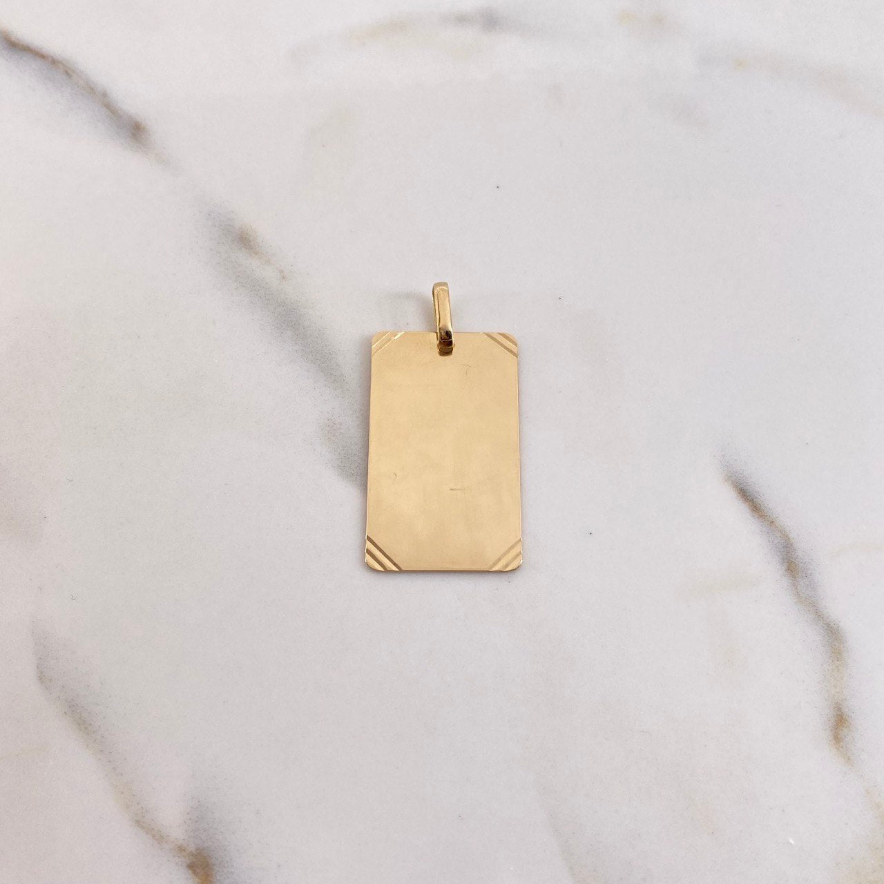 Dije Placa Rectangular Lisa 3.6gr / 3.5cm / 18mm*30mm Esquinas Diamantadas Oro Amarillo $