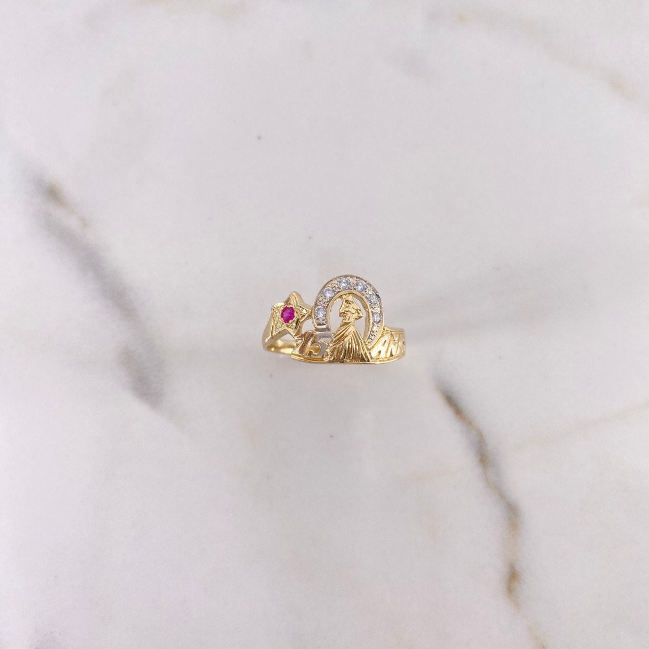 Anillo Quinceañera 2.55gr / T7 / Circones Blancos Fucsia Dos Oros Amarillo Blanco $