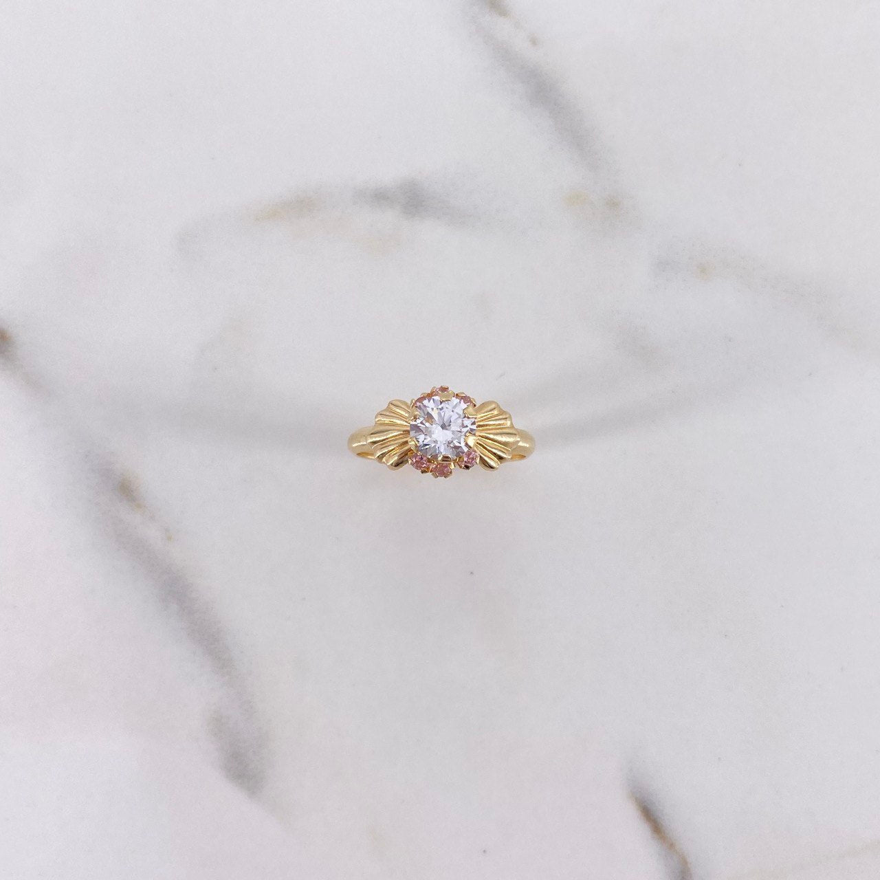 Anillo Corazon De Mar 1.95gr / T7 1/4 / Solitario Circones Blancos Rosados Oro Amarillo $