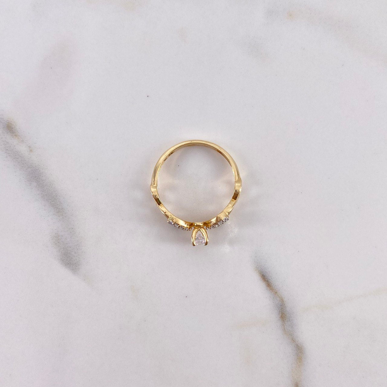 Anillo Solitario Corazónes Infinito 2.35gr / T7 1/4 / Circones Blancos Oro Amarillo $