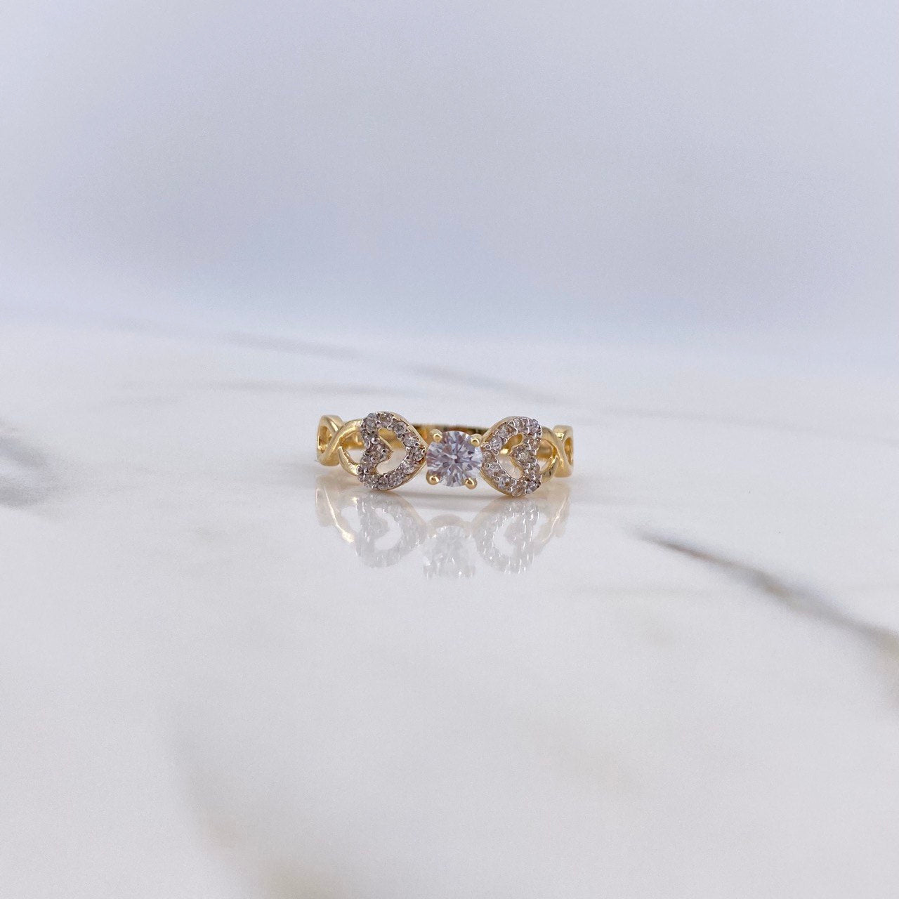 Anillo Solitario Corazónes Infinito 2.35gr / T7 1/4 / Circones Blancos Oro Amarillo $