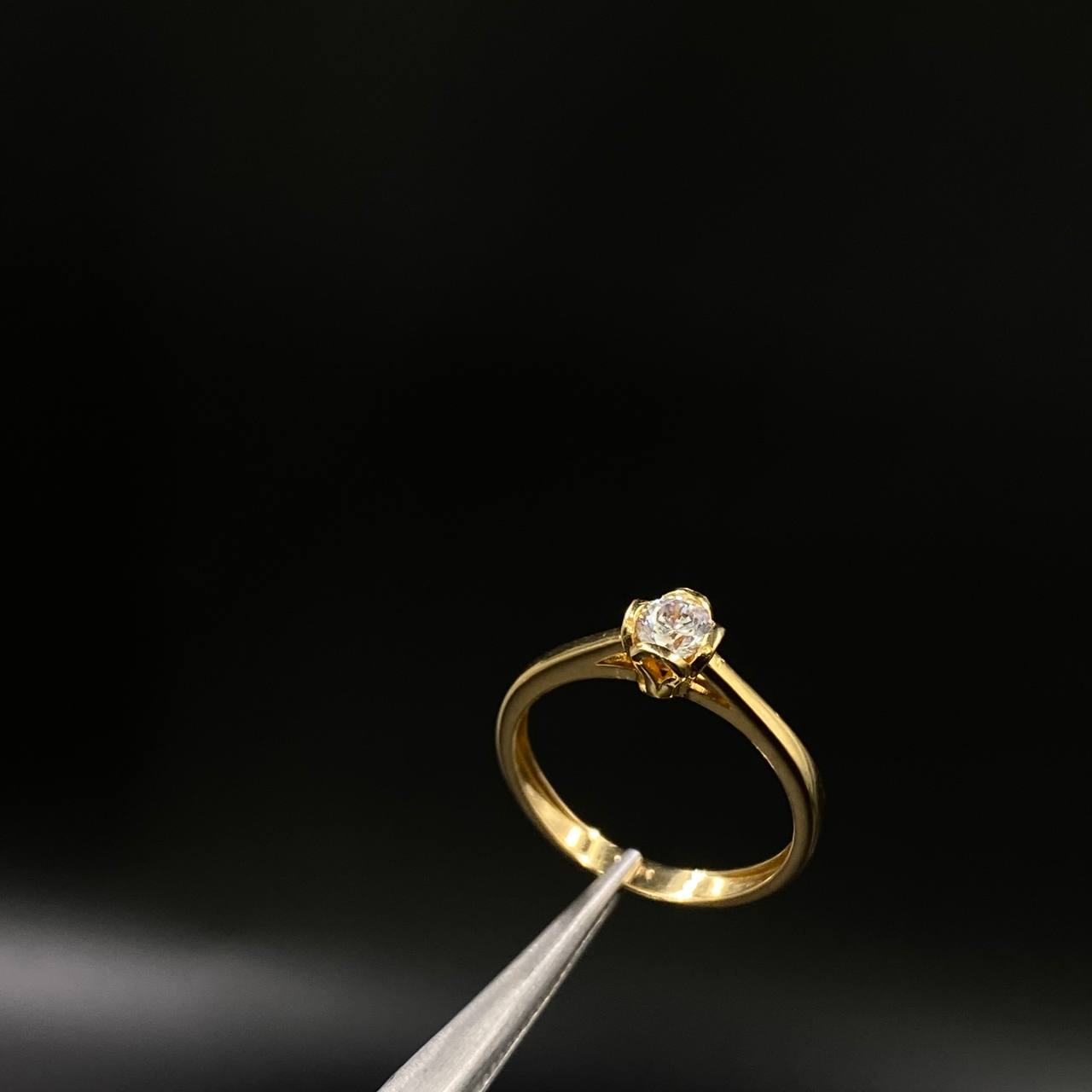 Anillo Arco de Rosa 1.95gr / T6 1/4 / Solitario Circon Blanco  Oro Amarillo&