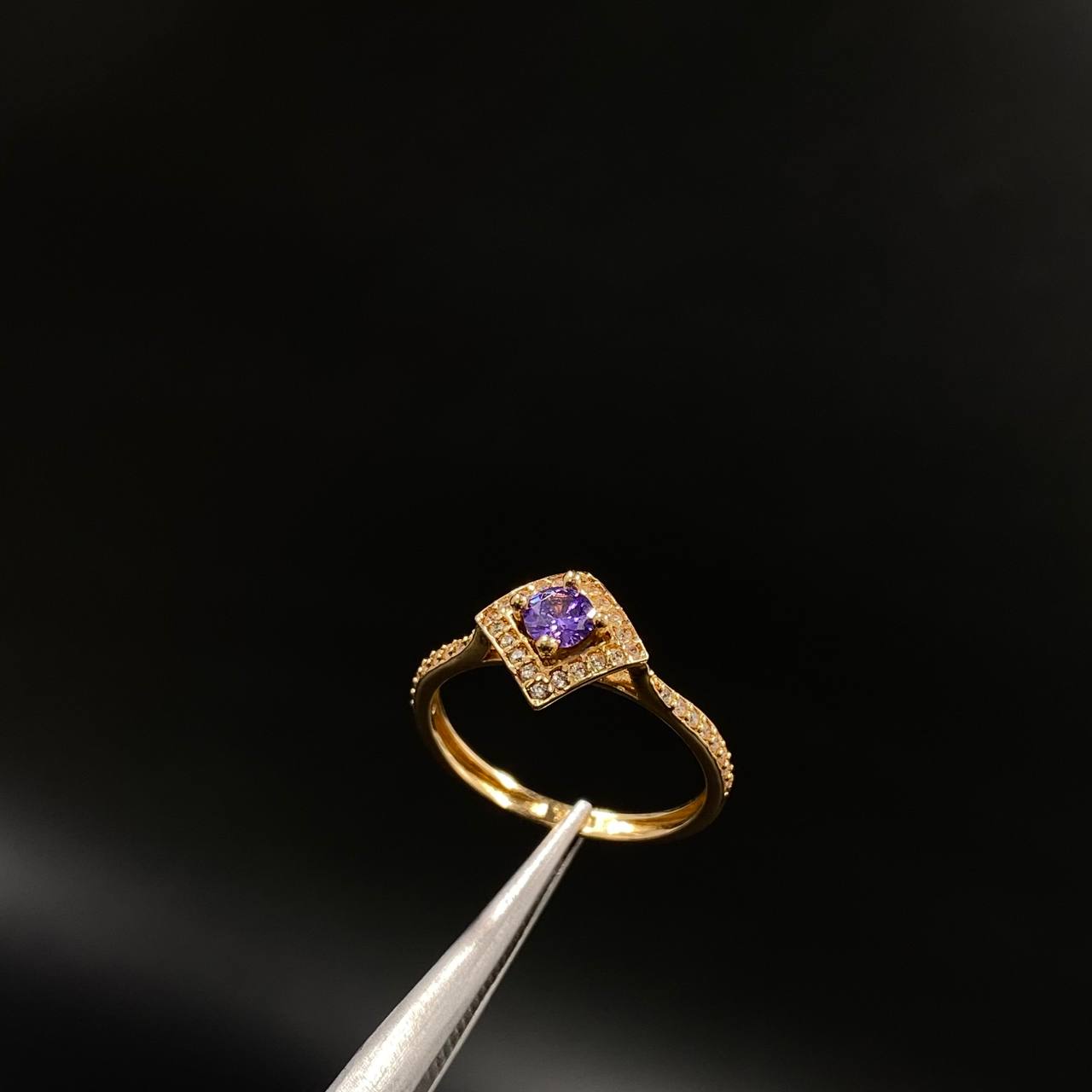 Anillo Rombo 2.25gr / T6 1/2 / Solitario Circones Blancos Morado Oro Amarillo&