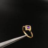 Anillo Rombo 2.25gr / T6 1/2 / Solitario Circones Blancos Morado Oro Amarillo&