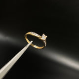 Anillo Aleta Tiburon  2gr / T7 / Solitario Circones Blancos  Oro Amarillo&