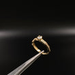 Anillo Linea Curva  2gr / T6 1/4  / Solitario Circones Blancos  Oro Amarillo&