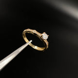 Anillo Linea Curva  2.05gr / T6 1/2 / Solitario Circones Blancos  Oro Amarillo&