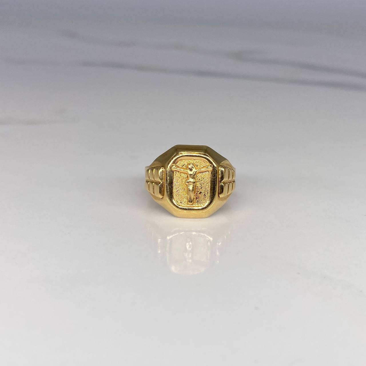 Anillo Sello Cristo 3.9gr / T9 1/2 Punteado  Oro Amarillo$