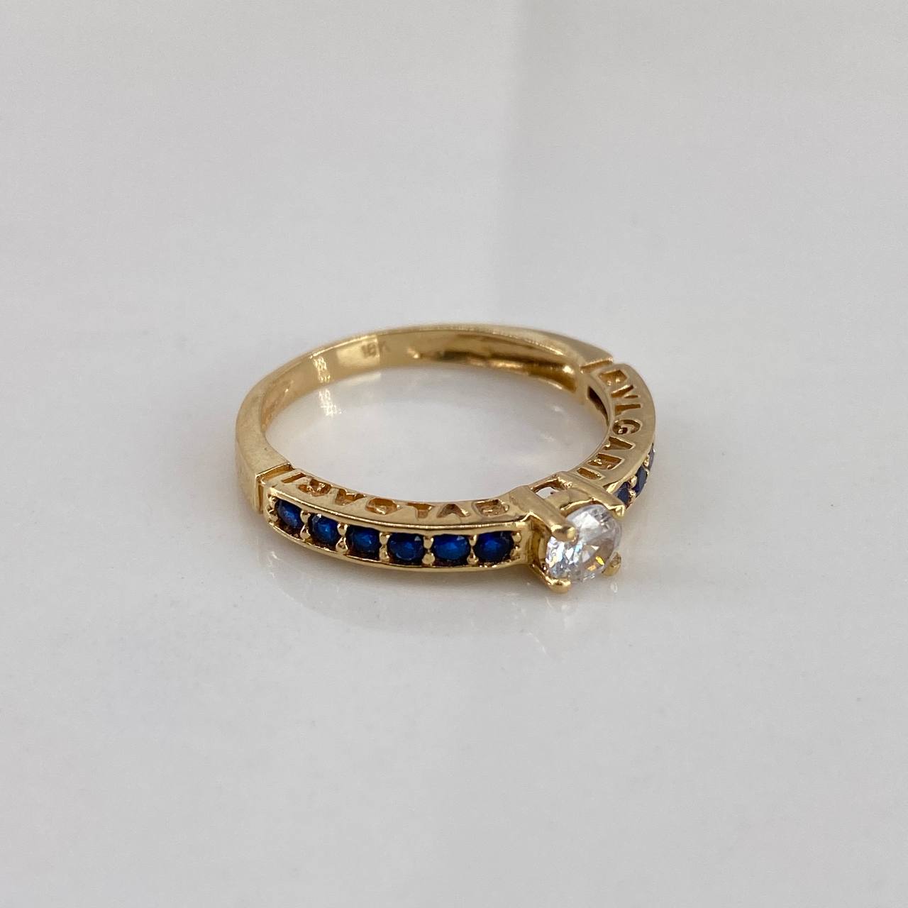 Anillo BV 2.75gr / T6 1/2 / Solitario Circones Blancos Azules  Oro Amarillo$