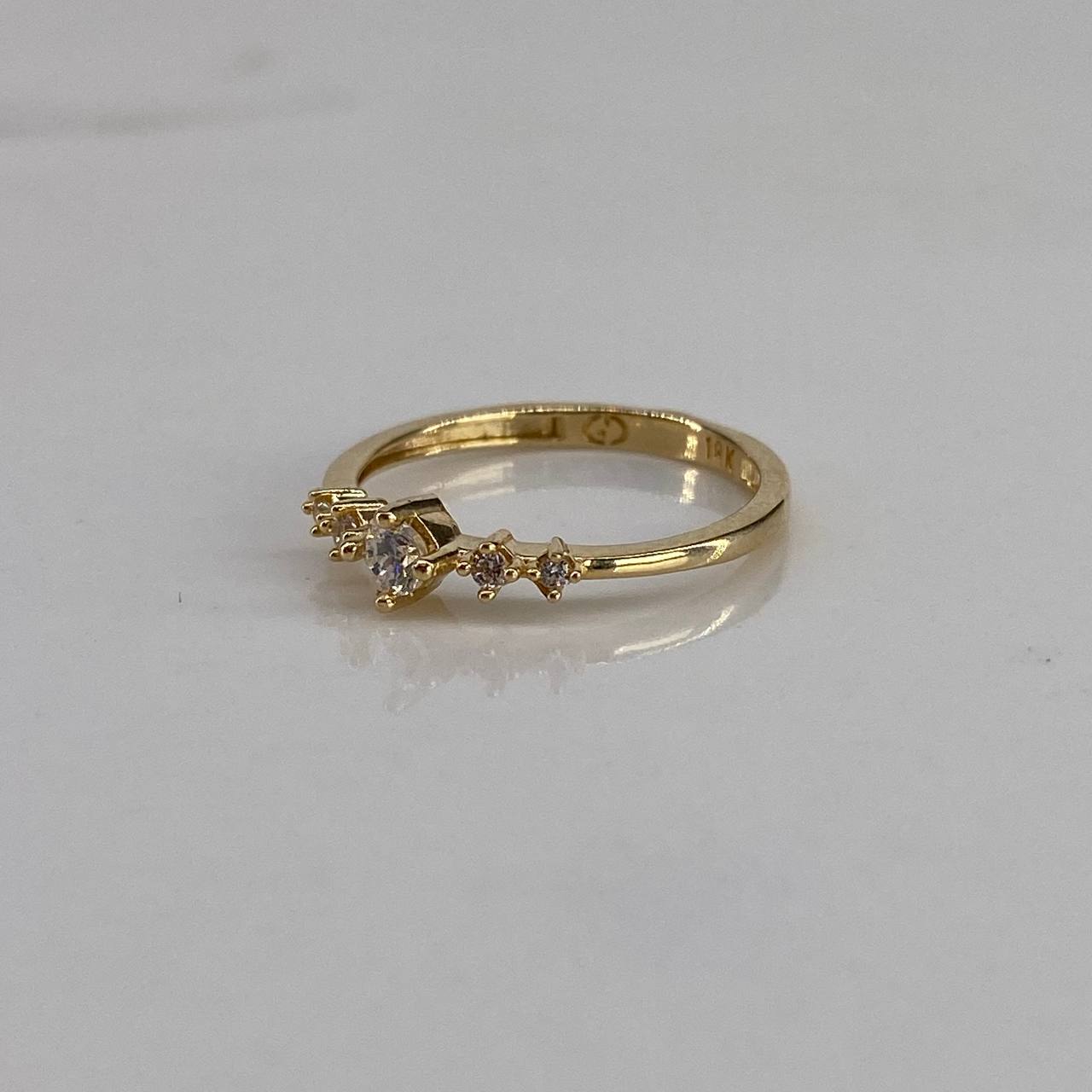 Anillo Chispa  1.7gr / T6 / Solitario Circones Blancos  Oro Amarillo$