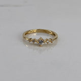 Anillo Chispa  1.7gr / T6 / Solitario Circones Blancos  Oro Amarillo$