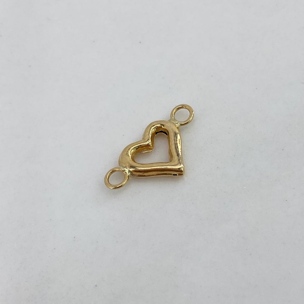 Herraje Silueta Corazon  0.45gr / 1.5cm / Liso  Oro Amarillo$