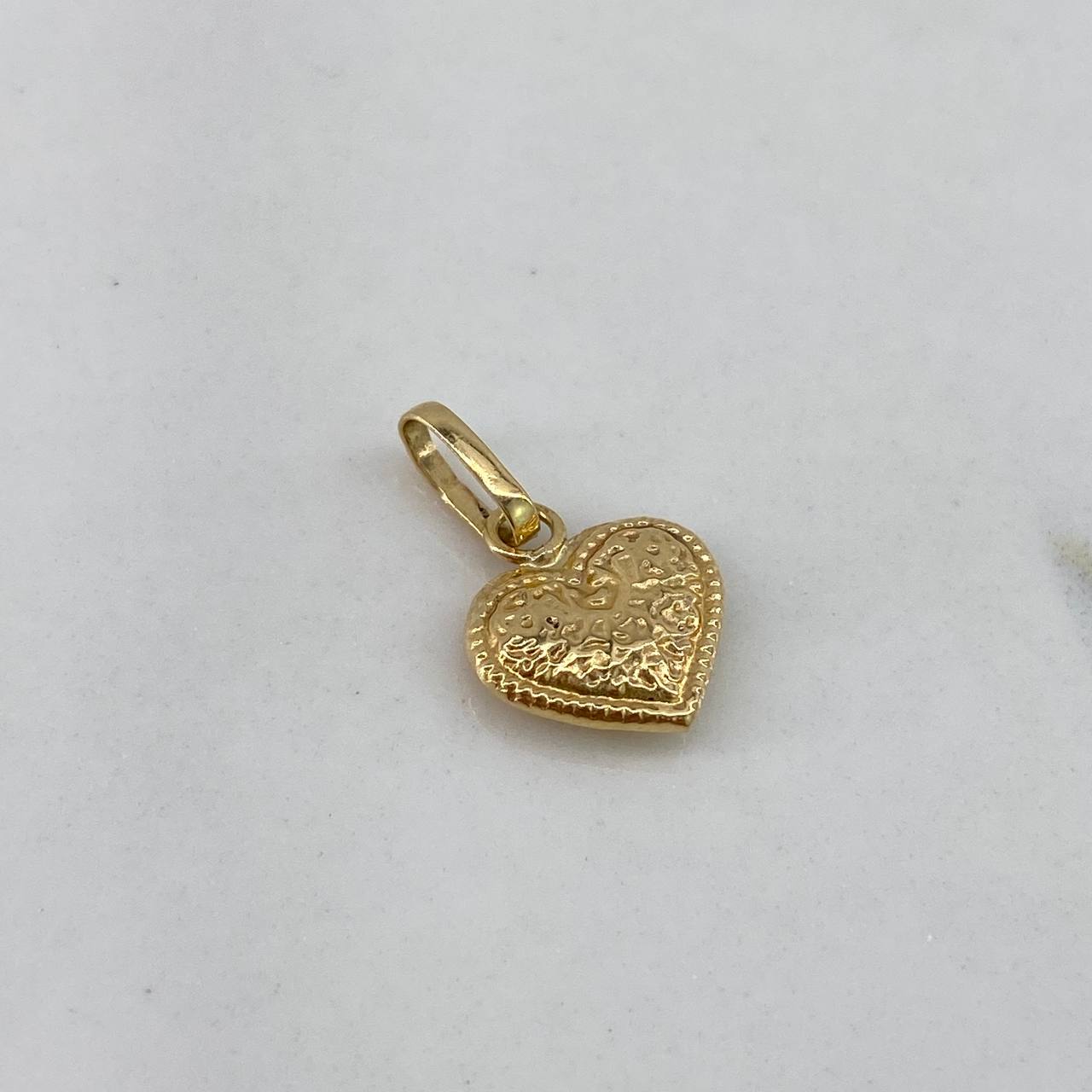 Dije Corazon  0.4gr / 1.5cm / Relieve  Oro Amarillo$