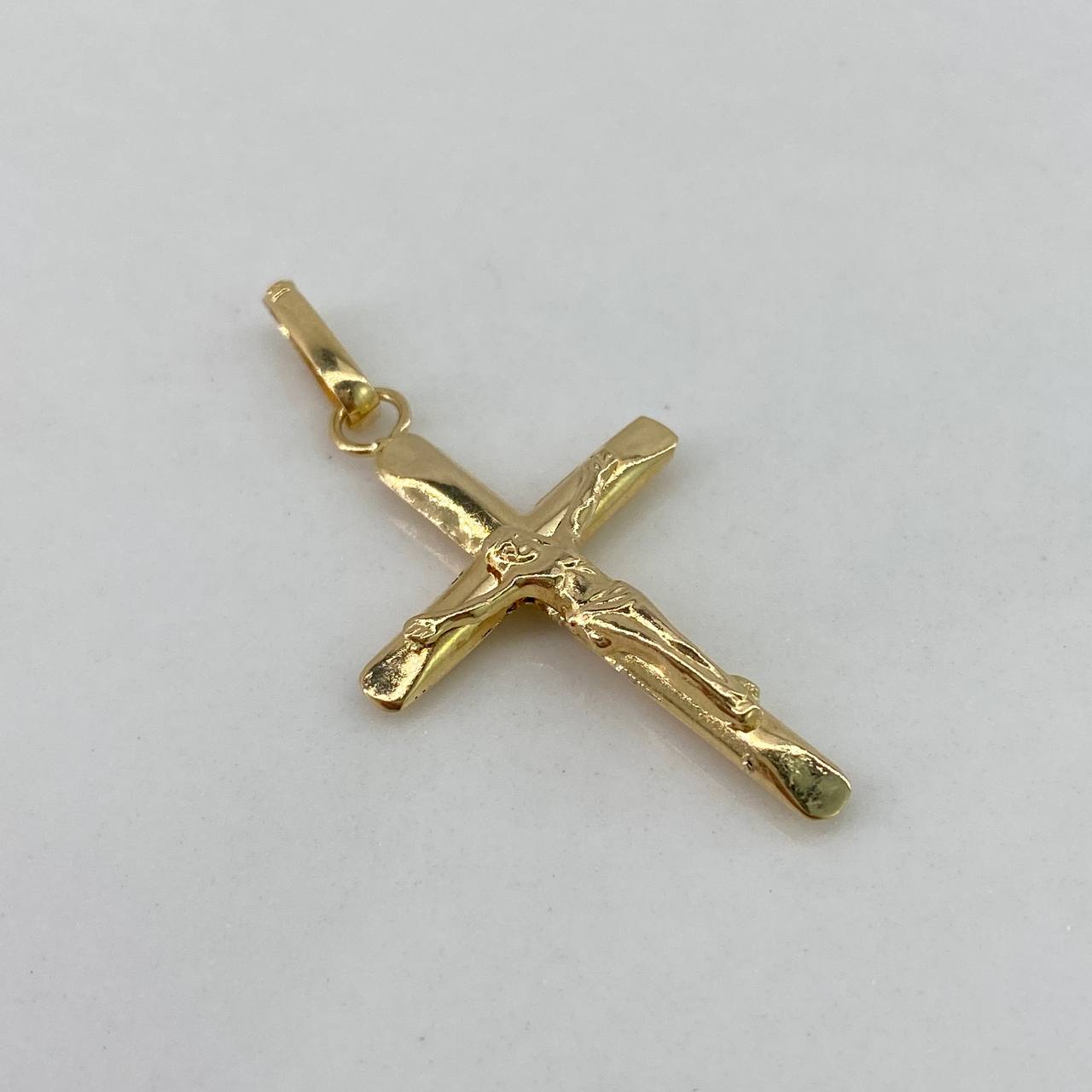 Dije Cruz Cristo 1,1gr / 3,5cm / Liso Oro Amarillo$