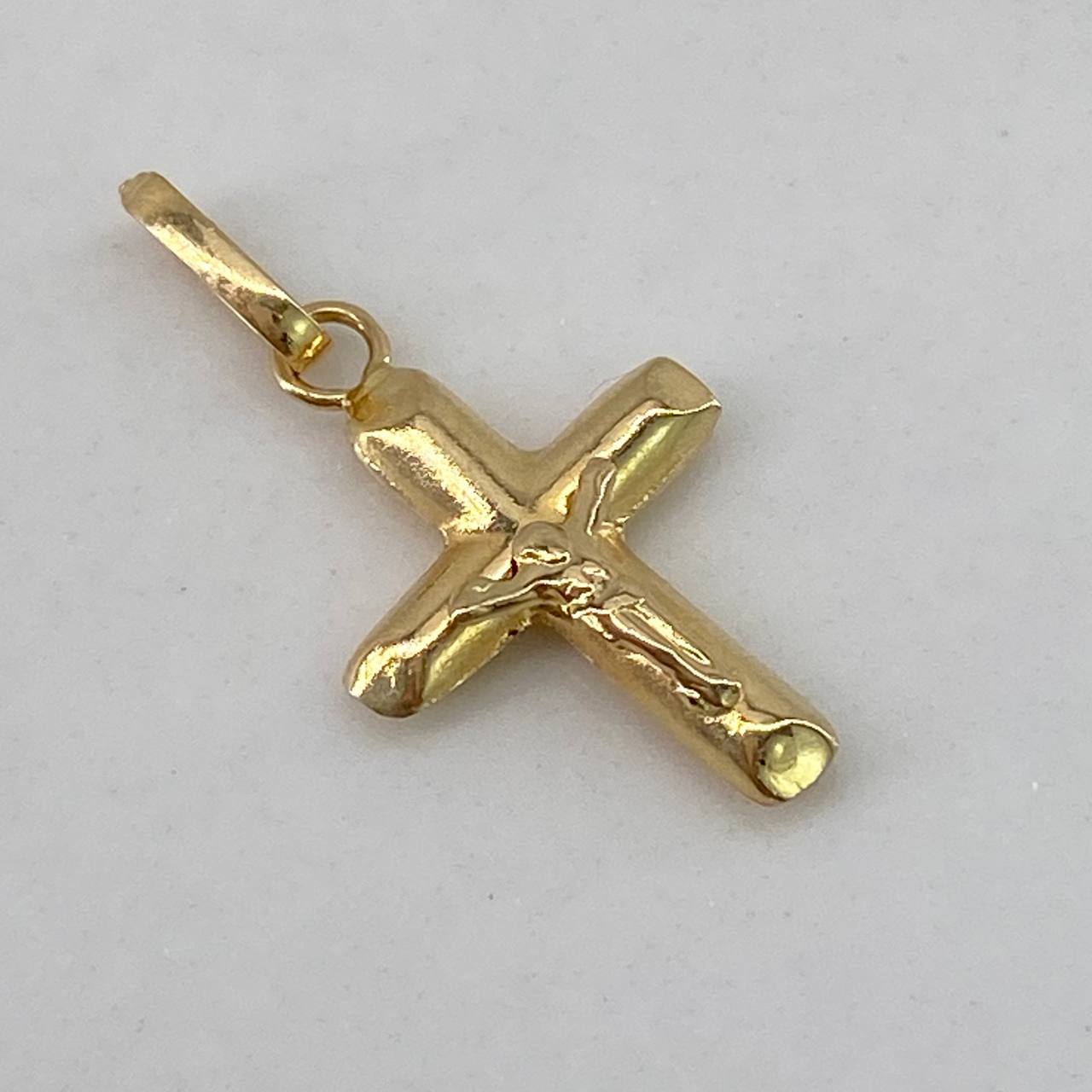 Dije Cruz Cristo 0,55gr / 2cm / Liso Oro Amarillo$