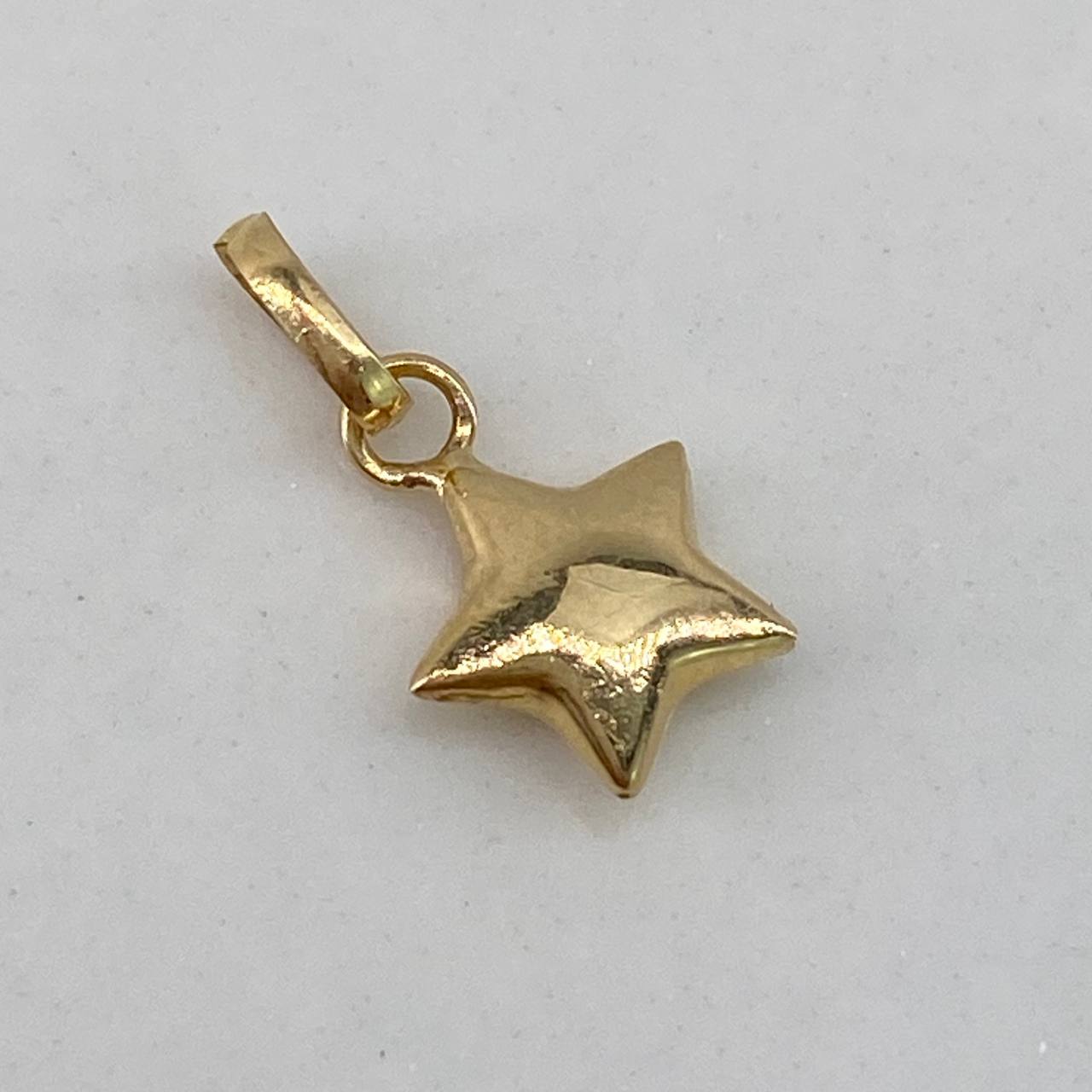 Dije Estrella 0,6gr / 2cm / Liso Oro Amarillo$