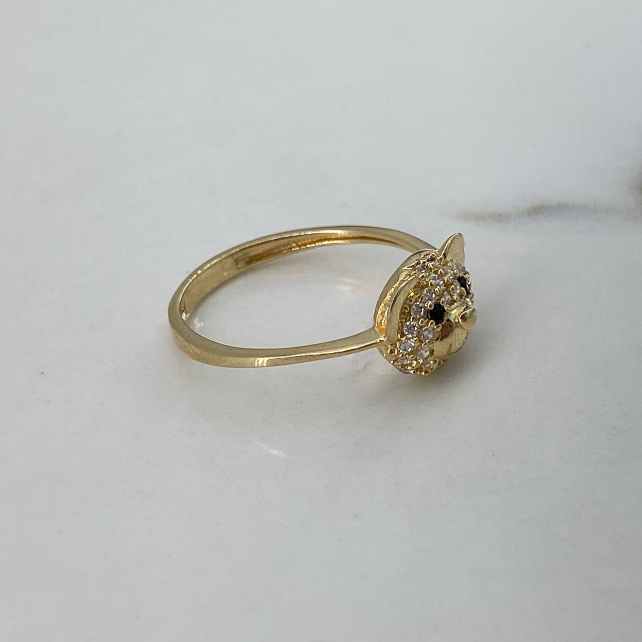 Anillo Rostro Oso  1.9gr / T6 1/2 / Circones Blancos Negros  Oro Amarillo$