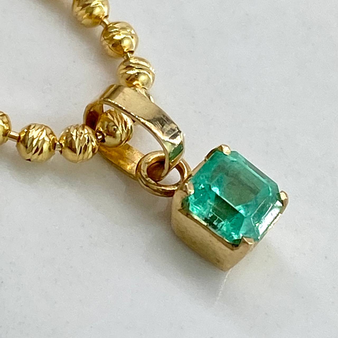 Dije Rectangular  0.7gr / 1cm / 84 Pts Esmeralda Oro Amarillo (Joya)$