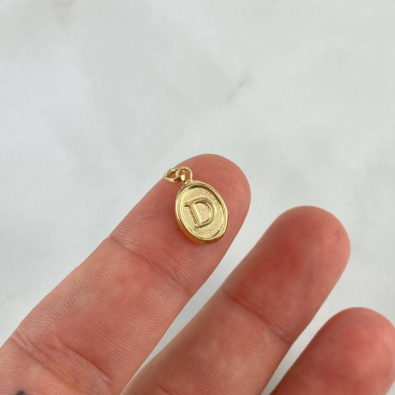 Dije Letra D 0.55gr / 1.7cm / Troquelado Oro Amarillo