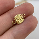 Herraje Marco Letra M  0.4gr / 1.5cm / Liso  Oro Amarillo $