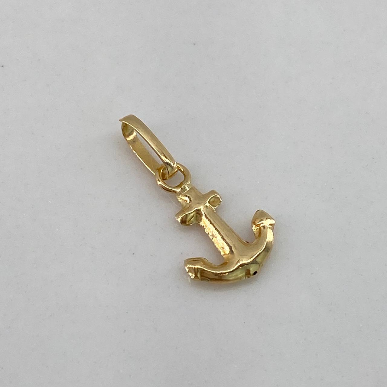 Dije Ancla  0.2gr / 1.5cm / Liso  Oro Amarillo $