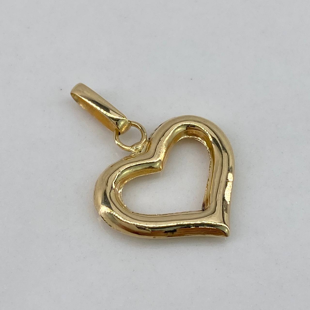 Dije Silueta Corazon  1.2gr / 2.5cm / Liso  Oro Amarillo $