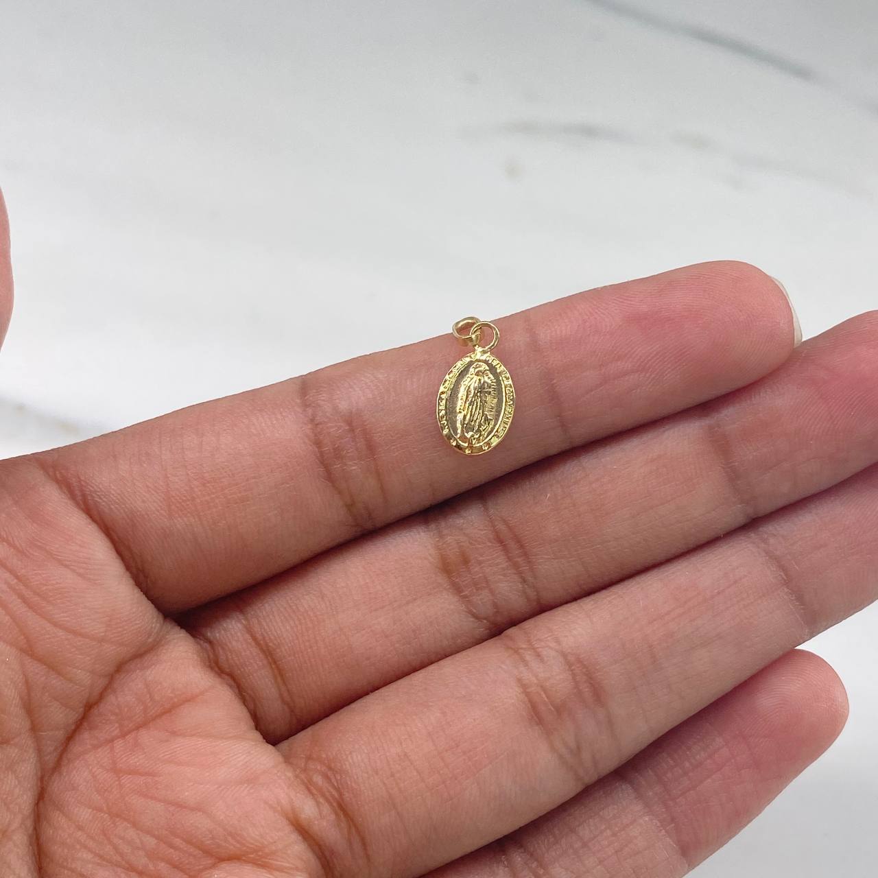 Dije Virgen Guadalupe 0.75gr / 2cm / Troquelado Oro Amarillo &