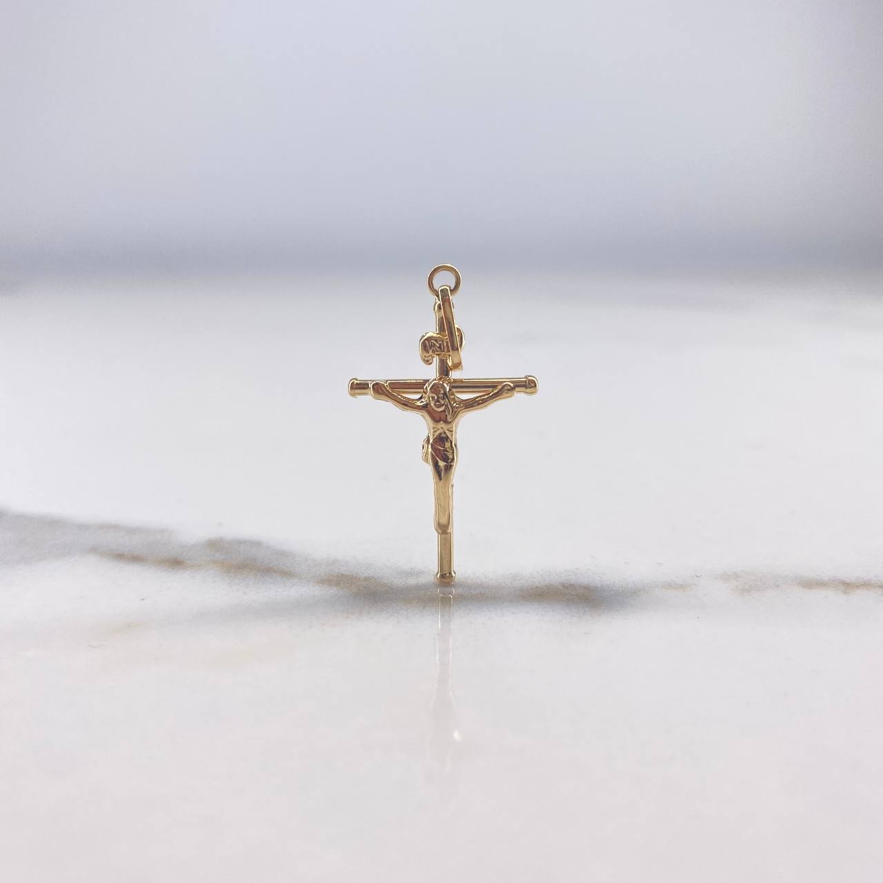 Dije Cruz Cristo 0.8gr / 3cm / Liso Oro Amarillo $